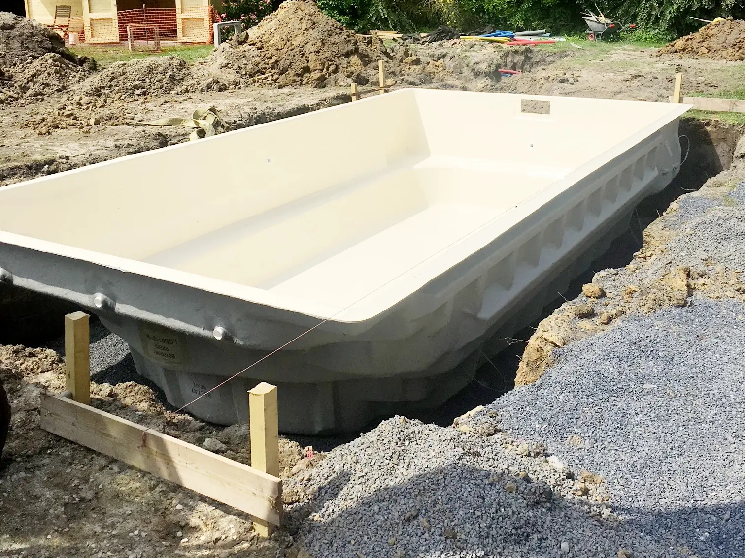 Livraison et installation d'une piscine coque par S2O