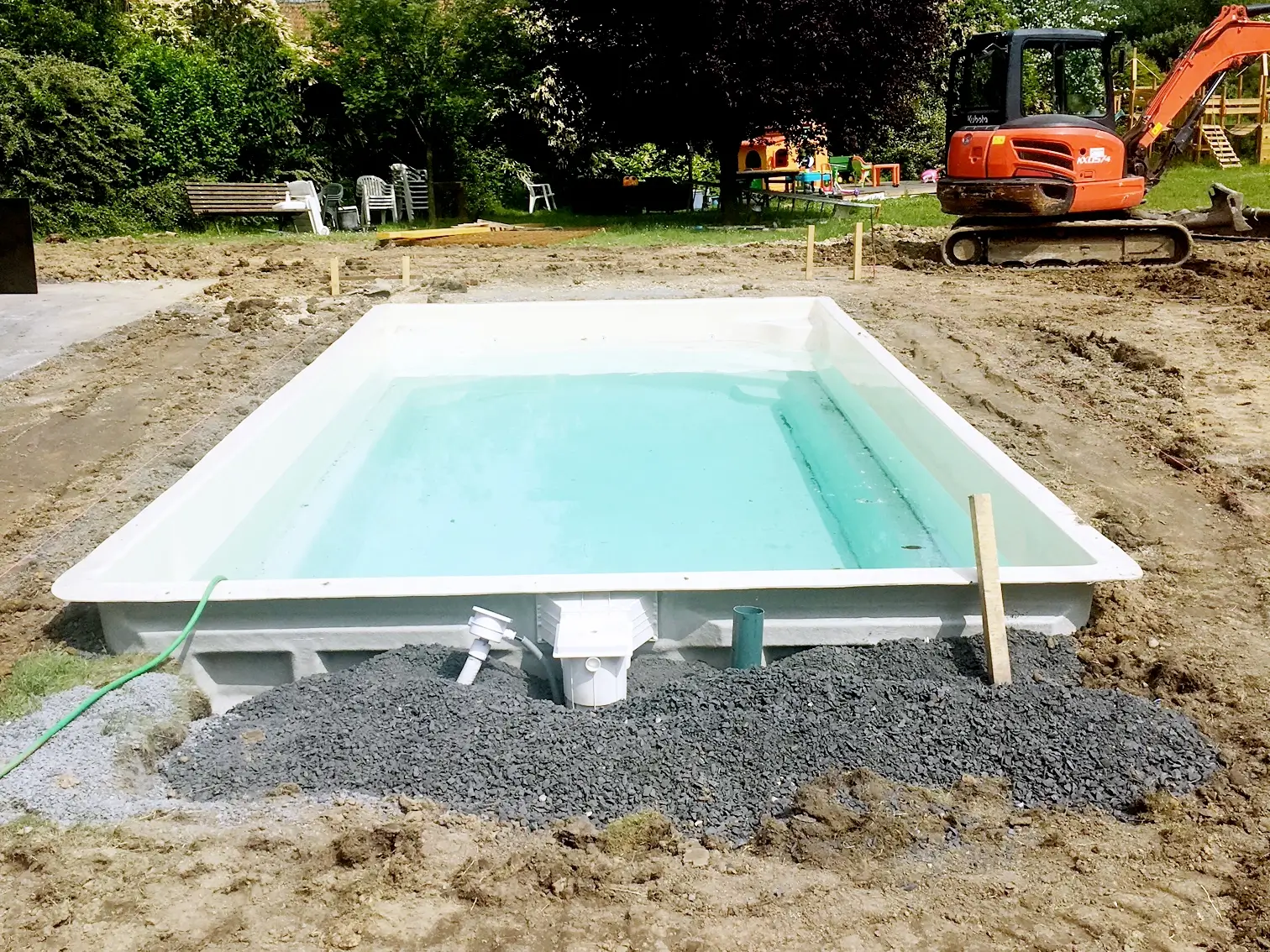 Livraison et installation d'une piscine coque par S2O